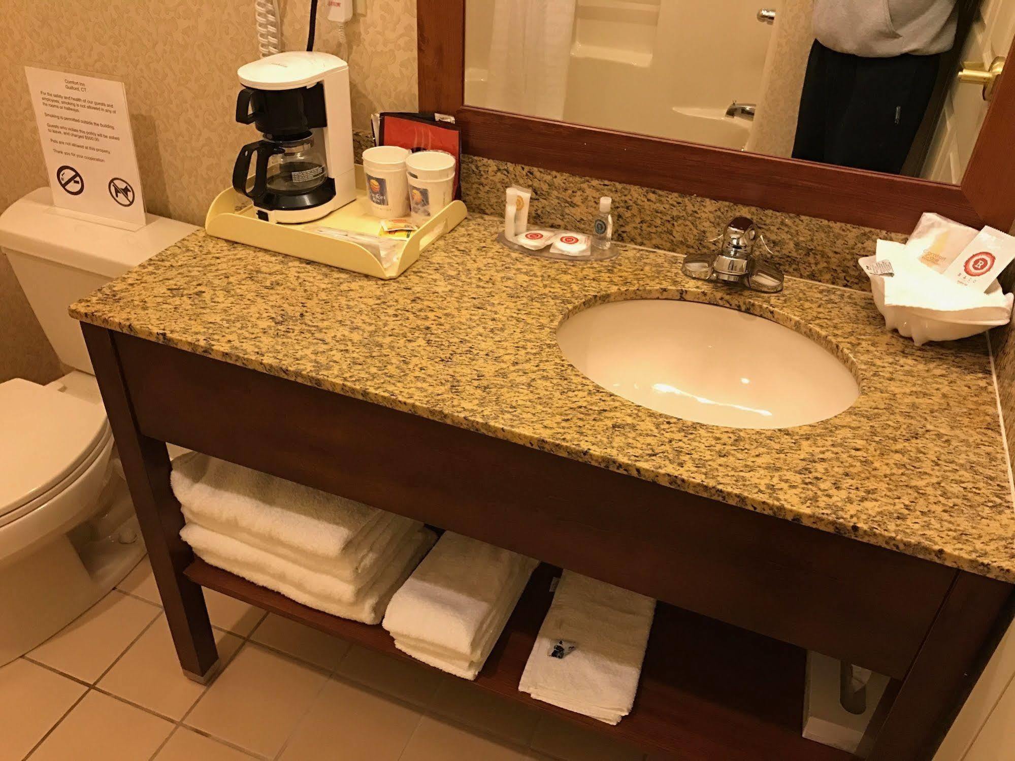 Comfort Inn Guilford Near I-95 Екстериор снимка