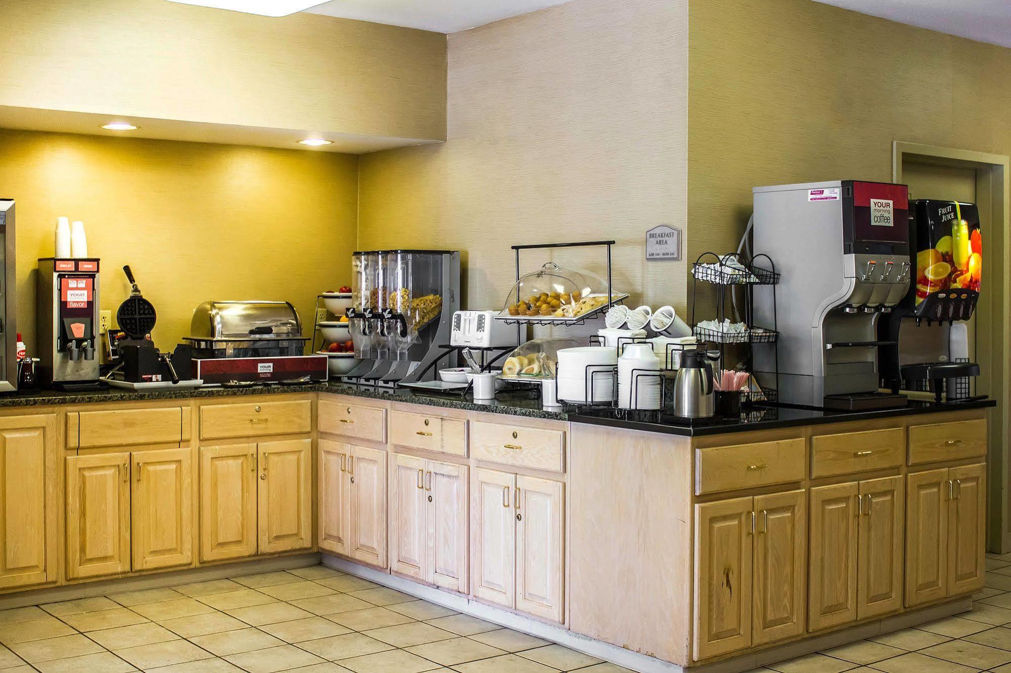 Comfort Inn Guilford Near I-95 Екстериор снимка