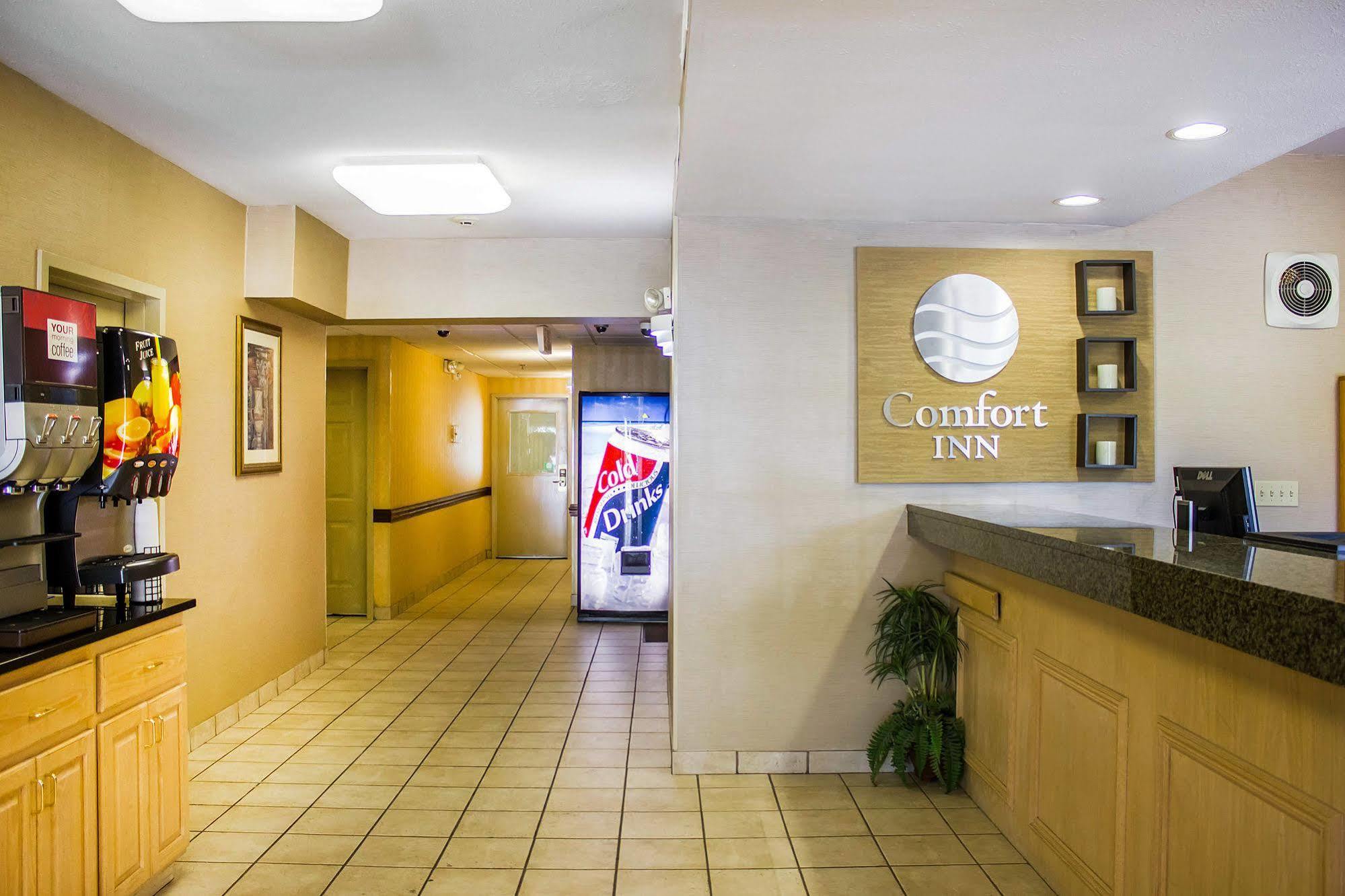 Comfort Inn Guilford Near I-95 Екстериор снимка